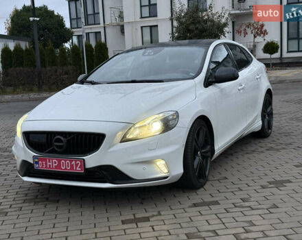 Белый Вольво В40, объемом двигателя 2 л и пробегом 203 тыс. км за 16500 $, фото 2 на Automoto.ua