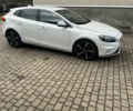 Білий Вольво V40, об'ємом двигуна 2 л та пробігом 203 тис. км за 10850 $, фото 2 на Automoto.ua