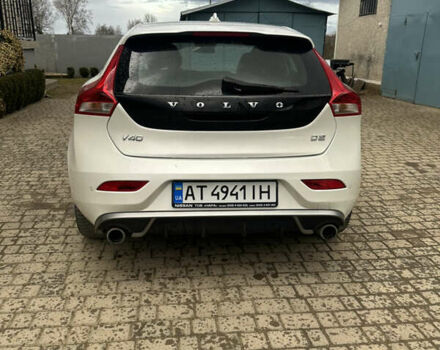 Білий Вольво V40, об'ємом двигуна 2 л та пробігом 203 тис. км за 10850 $, фото 4 на Automoto.ua