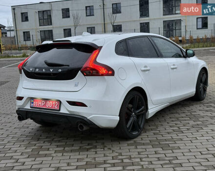 Белый Вольво В40, объемом двигателя 2 л и пробегом 203 тыс. км за 16500 $, фото 5 на Automoto.ua
