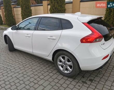 Білий Вольво V40, об'ємом двигуна 1.97 л та пробігом 147 тис. км за 13999 $, фото 12 на Automoto.ua