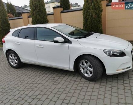 Білий Вольво V40, об'ємом двигуна 1.97 л та пробігом 147 тис. км за 13999 $, фото 18 на Automoto.ua