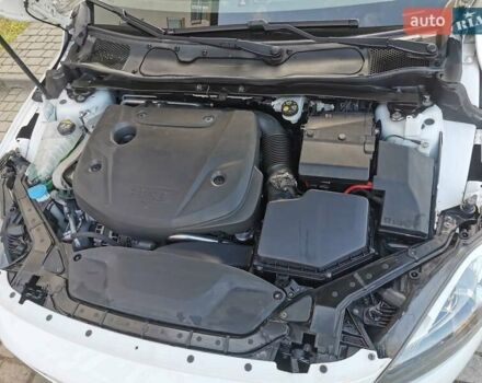 Білий Вольво V40, об'ємом двигуна 1.97 л та пробігом 147 тис. км за 13999 $, фото 2 на Automoto.ua