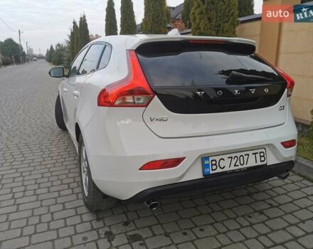 Білий Вольво V40, об'ємом двигуна 1.97 л та пробігом 147 тис. км за 13999 $, фото 11 на Automoto.ua
