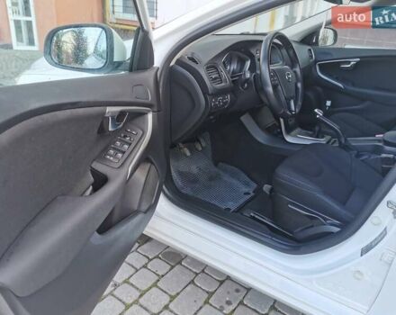 Білий Вольво V40, об'ємом двигуна 1.97 л та пробігом 147 тис. км за 13999 $, фото 7 на Automoto.ua