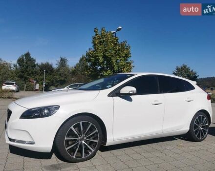 Білий Вольво V40, об'ємом двигуна 1.97 л та пробігом 147 тис. км за 13999 $, фото 22 на Automoto.ua