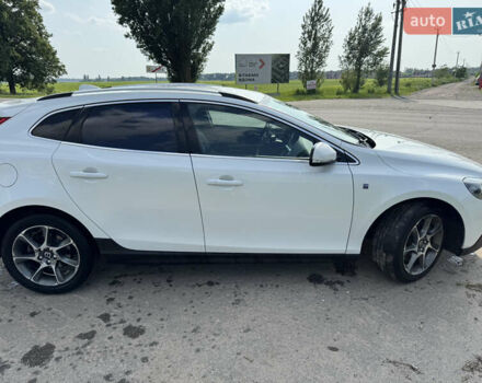 Вольво В40 2016 в Киеве на Automoto.ua Белый Вольво В40, объемом двигателя 1.97 л и пробегом 174 тыс. км за 15000 $, фото 5 на Automoto.ua