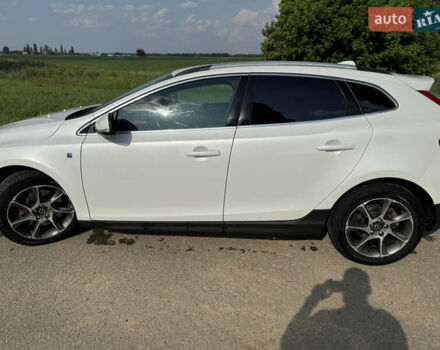 Вольво В40 2016 в Киеве на Automoto.ua Белый Вольво В40, объемом двигателя 1.97 л и пробегом 174 тыс. км за 15000 $, фото 13 на Automoto.ua