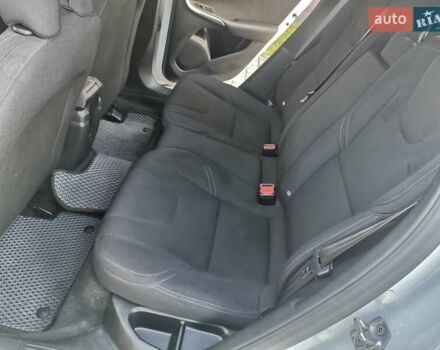 Білий Вольво V40, об'ємом двигуна 1.97 л та пробігом 147 тис. км за 13999 $, фото 5 на Automoto.ua