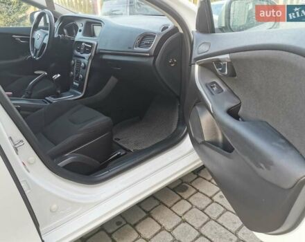 Білий Вольво V40, об'ємом двигуна 1.97 л та пробігом 147 тис. км за 13999 $, фото 6 на Automoto.ua