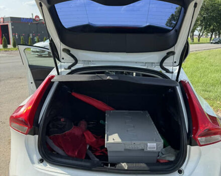 Вольво В40 2016 в Киеве на Automoto.ua Белый Вольво В40, объемом двигателя 1.97 л и пробегом 174 тыс. км за 15000 $, фото 15 на Automoto.ua