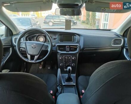 Білий Вольво V40, об'ємом двигуна 1.97 л та пробігом 147 тис. км за 13999 $, фото 4 на Automoto.ua