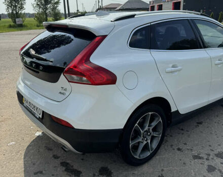 Вольво В40 2016 в Киеве на Automoto.ua Белый Вольво В40, объемом двигателя 1.97 л и пробегом 174 тыс. км за 15000 $, фото 10 на Automoto.ua