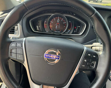 Вольво В40 2016 в Киеве на Automoto.ua Белый Вольво В40, объемом двигателя 1.97 л и пробегом 174 тыс. км за 15000 $, фото 35 на Automoto.ua