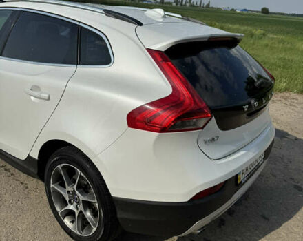 Вольво В40 2016 в Киеве на Automoto.ua Белый Вольво В40, объемом двигателя 1.97 л и пробегом 174 тыс. км за 15000 $, фото 11 на Automoto.ua