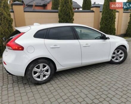 Білий Вольво V40, об'ємом двигуна 1.97 л та пробігом 147 тис. км за 13999 $, фото 17 на Automoto.ua