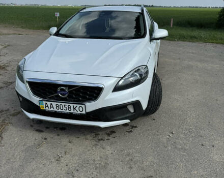 Вольво В40 2016 в Киеве на Automoto.ua Белый Вольво В40, объемом двигателя 1.97 л и пробегом 174 тыс. км за 15000 $, фото 3 на Automoto.ua