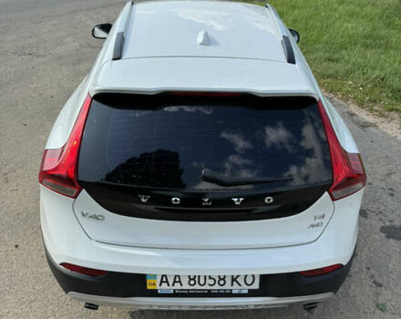 Вольво В40 2016 в Киеве на Automoto.ua Белый Вольво В40, объемом двигателя 1.97 л и пробегом 174 тыс. км за 15000 $, фото 7 на Automoto.ua