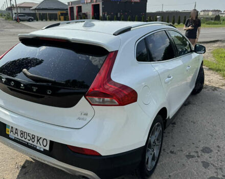 Вольво В40 2016 в Киеве на Automoto.ua Белый Вольво В40, объемом двигателя 1.97 л и пробегом 174 тыс. км за 15000 $, фото 9 на Automoto.ua