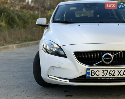 Білий Вольво V40, об'ємом двигуна 2 л та пробігом 317 тис. км за 12999 $, фото 13 на Automoto.ua