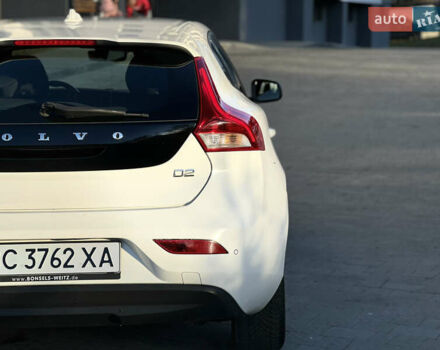 Білий Вольво V40, об'ємом двигуна 2 л та пробігом 317 тис. км за 12999 $, фото 19 на Automoto.ua