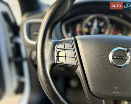 Білий Вольво V40, об'ємом двигуна 2 л та пробігом 317 тис. км за 12999 $, фото 40 на Automoto.ua
