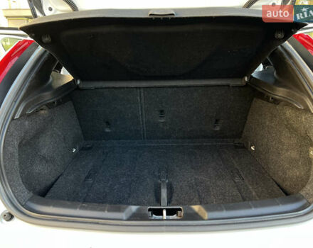 Білий Вольво V40, об'ємом двигуна 2 л та пробігом 317 тис. км за 12999 $, фото 35 на Automoto.ua