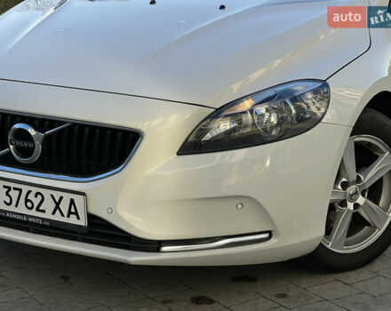 Білий Вольво V40, об'ємом двигуна 2 л та пробігом 317 тис. км за 12999 $, фото 12 на Automoto.ua