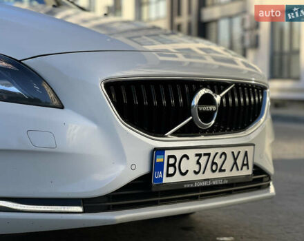 Білий Вольво V40, об'ємом двигуна 2 л та пробігом 317 тис. км за 12999 $, фото 15 на Automoto.ua