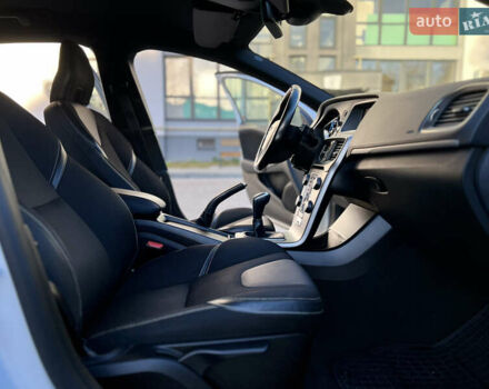 Білий Вольво V40, об'ємом двигуна 2 л та пробігом 317 тис. км за 12999 $, фото 30 на Automoto.ua