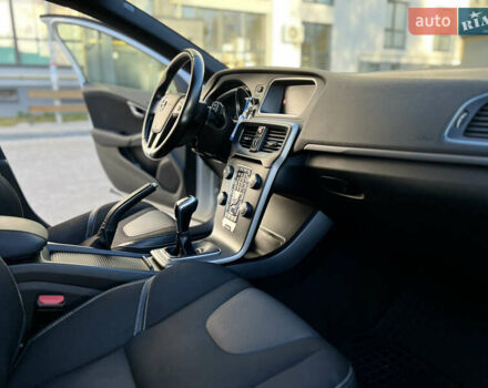 Білий Вольво V40, об'ємом двигуна 2 л та пробігом 317 тис. км за 12999 $, фото 29 на Automoto.ua