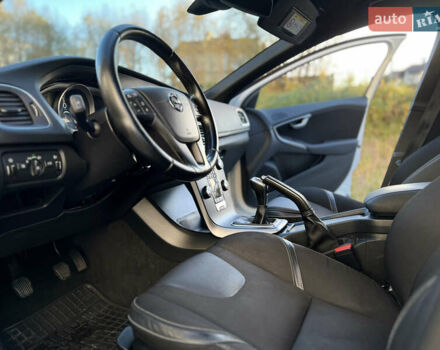 Білий Вольво V40, об'ємом двигуна 2 л та пробігом 317 тис. км за 12999 $, фото 22 на Automoto.ua