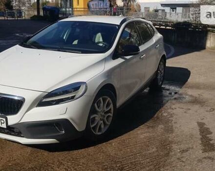 Білий Вольво V40, об'ємом двигуна 2 л та пробігом 53 тис. км за 16684 $, фото 2 на Automoto.ua