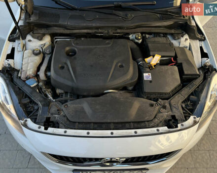 Білий Вольво V40, об'ємом двигуна 2 л та пробігом 317 тис. км за 12999 $, фото 51 на Automoto.ua