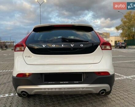 Вольво В40 2019 в Киеве на Automoto.ua Белый Вольво В40, объемом двигателя 1.5 л и пробегом 135 тыс. км за 18700 $, фото 3 на Automoto.ua