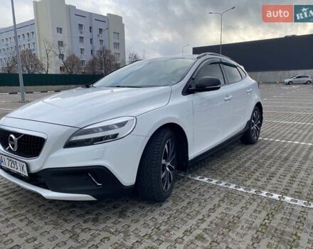 Белый Вольво В40, объемом двигателя 1.5 л и пробегом 135 тыс. км за 18500 $, фото 1 на Automoto.ua