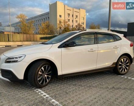 Вольво В40 2019 в Киеве на Automoto.ua Белый Вольво В40, объемом двигателя 1.5 л и пробегом 135 тыс. км за 18700 $, фото 2 на Automoto.ua