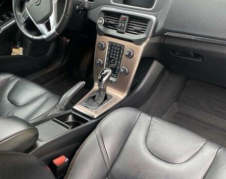 Вольво В40 2019 в Киеве на Automoto.ua Белый Вольво В40, объемом двигателя 1.5 л и пробегом 135 тыс. км за 18700 $, фото 7 на Automoto.ua