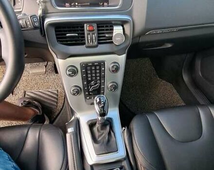 Белый Вольво В40, объемом двигателя 1.97 л и пробегом 165 тыс. км за 18200 $, фото 20 на Automoto.ua