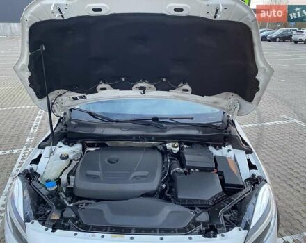 Белый Вольво В40, объемом двигателя 1.5 л и пробегом 135 тыс. км за 18500 $, фото 29 на Automoto.ua