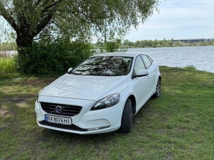 Белый Вольво В40, объемом двигателя 1.98 л и пробегом 272 тыс. км за 10500 $, фото 1 на Automoto.ua