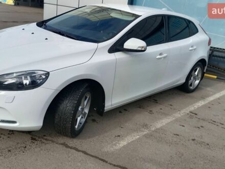 Білий Вольво V40, об'ємом двигуна 1.6 л та пробігом 124 тис. км за 11000 $, фото 1 на Automoto.ua