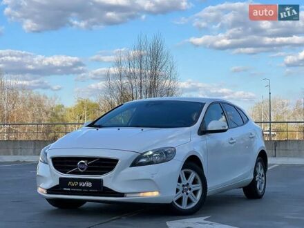 Вольво В40 2013 в Киеве на Automoto.ua Белый Вольво В40, объемом двигателя 1.56 л и пробегом 307 тыс. км за 9300 $, фото 1 на Automoto.ua