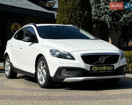 Білий Вольво V40, об'ємом двигуна 2.5 л та пробігом 185 тис. км за 11200 $, фото 1 на Automoto.ua