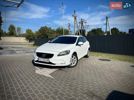 Белый Вольво В40, объемом двигателя 1.56 л и пробегом 309 тыс. км за 9800 $, фото 1 на Automoto.ua