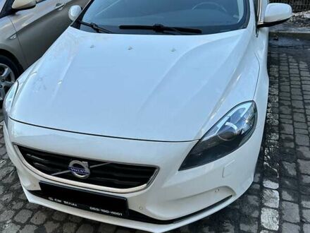 Белый Вольво В40, объемом двигателя 1.6 л и пробегом 172 тыс. км за 10400 $, фото 1 на Automoto.ua