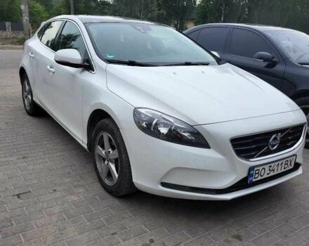 Білий Вольво V40, об'ємом двигуна 2 л та пробігом 209 тис. км за 13600 $, фото 1 на Automoto.ua