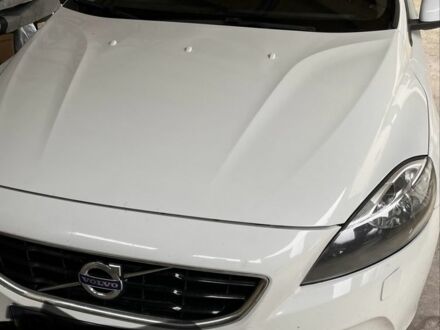 Белый Вольво В40, объемом двигателя 1.6 л и пробегом 130 тыс. км за 12000 $, фото 1 на Automoto.ua