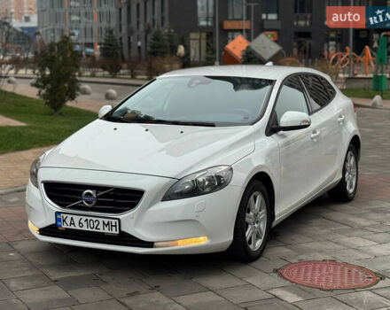 Белый Вольво В40, объемом двигателя 1.6 л и пробегом 309 тыс. км за 8900 $, фото 1 на Automoto.ua