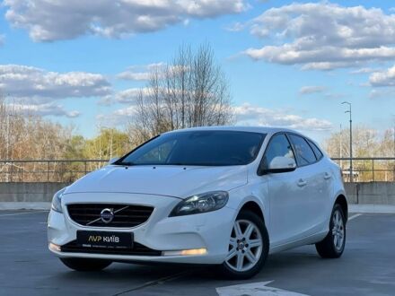Вольво V40 2013 у Києві на Automoto.ua Білий Вольво V40, об'ємом двигуна 1.6 л та пробігом 307 тис. км за 9650 $, фото 1 на Automoto.ua